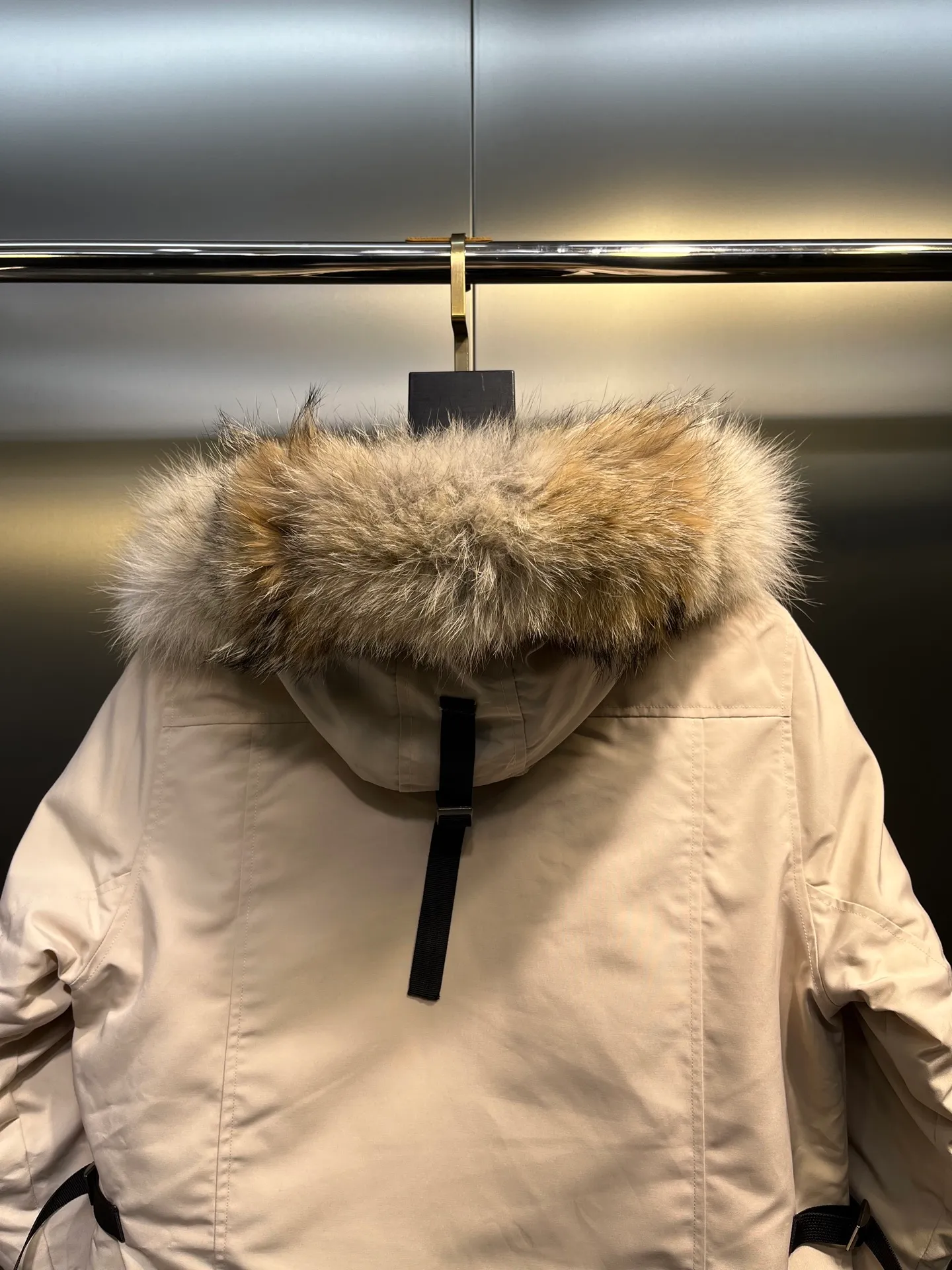 P860 🇨🇦🇨🇦CANADA GOOSE 12 women's models, factory direct supply: supplying global purchasing agents, micro-businesses, entities, Tmall, high-end stalls and studio cooperation, free shipping! Trillium Parka Women's 12 "popular" women's models are chosen by Arctic and Antarctic scientific expedition teams as winter wear, the Rolls-Royce of down jackets. ➖ Industry-leading anti-counterfeiting chip sensing. ➖ Imported Behringer embroidery machines and customized embroidery labels, the highest level and industry leading. ➖ Imported Korean 21-count polyester-cotton blended original fabric, TC85 waterproof coated fabric, water-repellent, windproof and wear-resistant. ➖ The new national standard 80 white duck down is filled with an average of 520 grams of down. The amount of down filled is industry-leading. ➖ 100% nylon lon lining with double double-layer sealing design to prevent velvet running, seamless thread design on cuffs! ➖ Western Canadian Green Wolf Collar. ➖ Yoshida YKK provides original factory-customized electroplated sliders. YKK two-way lockable zippers are tight and smooth and do not peel off paint. ➖ 3M composite Velcro is durable and the accessories and hardware are all custom-made. Note: Our copywriting is only simple and clear. Instead of bragging about the copywriting, it is better to compare and understand with samples. Only for the purest, most focused, most professional, highest quality, and most cost-effective!  SIZE:S-XXL